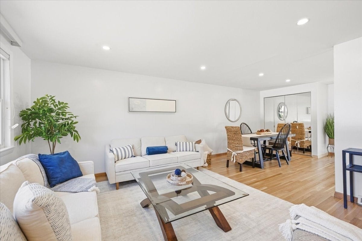 5 Moreau St