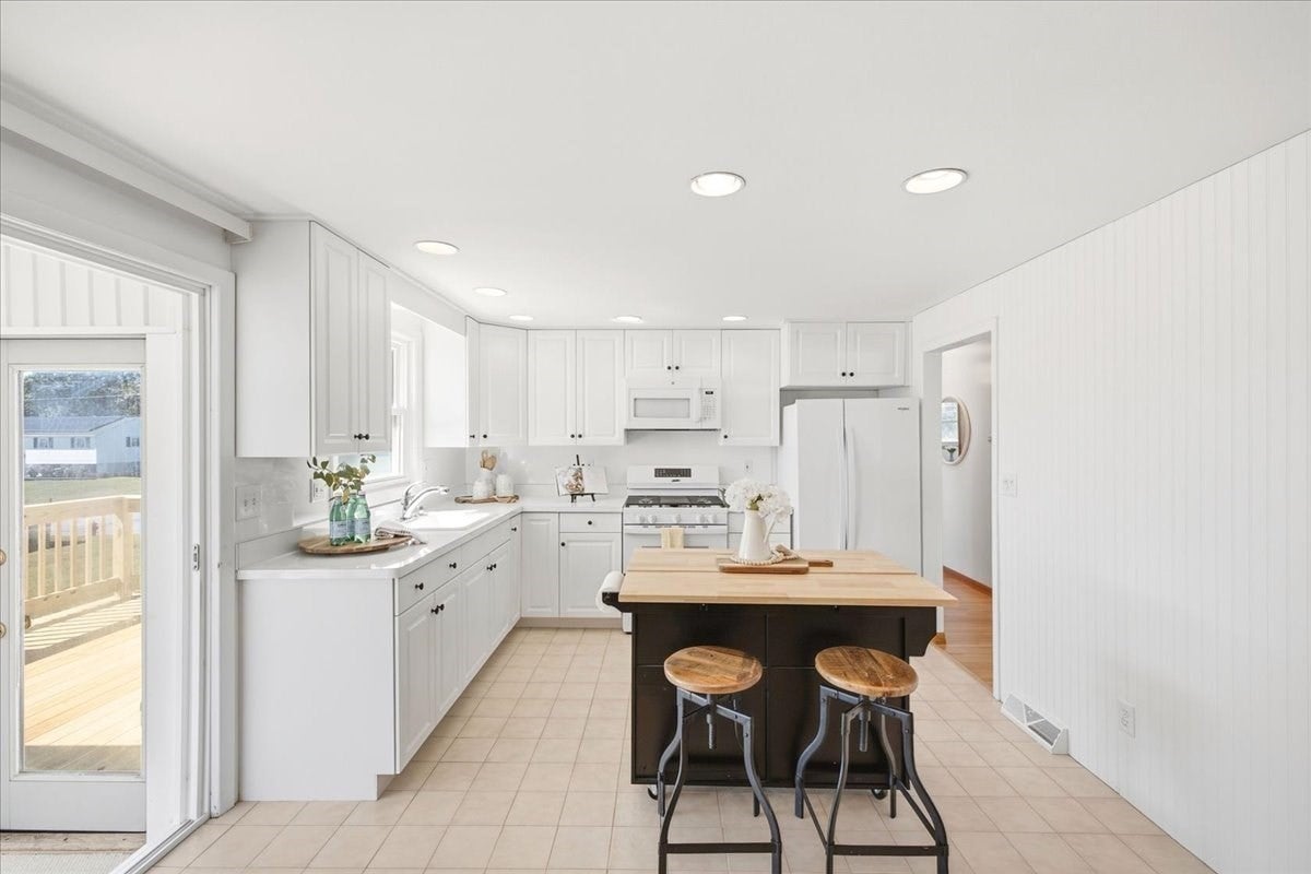 5 Moreau St, Stoughton, MA Photo #13