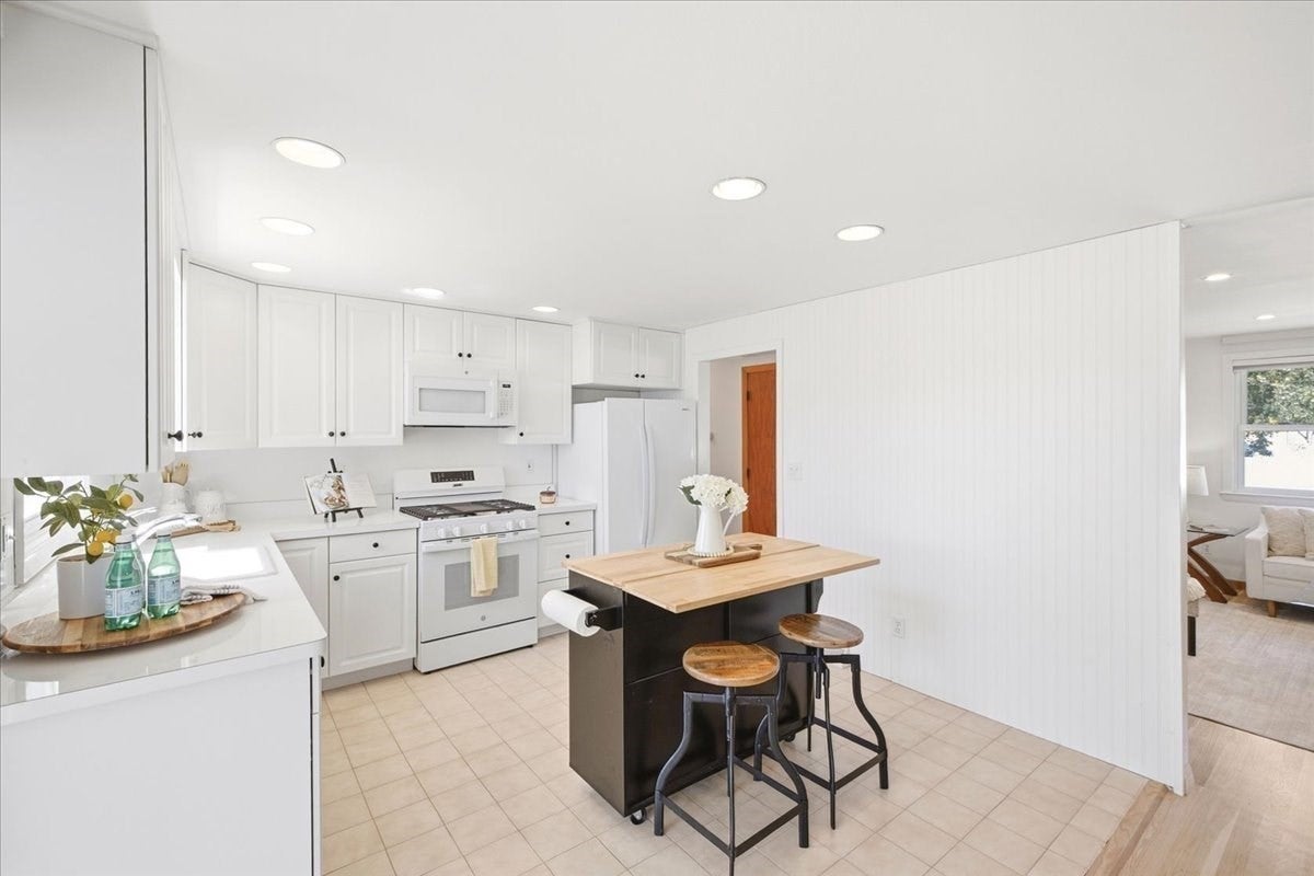 5 Moreau St, Stoughton, MA Photo #14