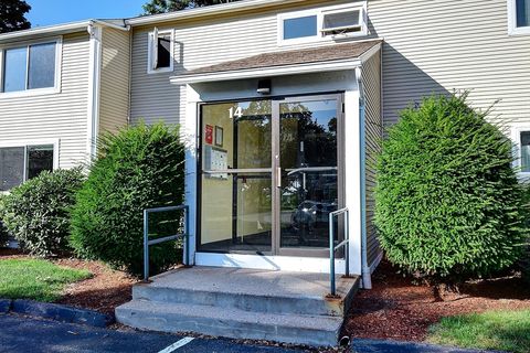Photo of 14 Arbor Way #B, Holyoke, MA 01040 (MLS # 73554751)