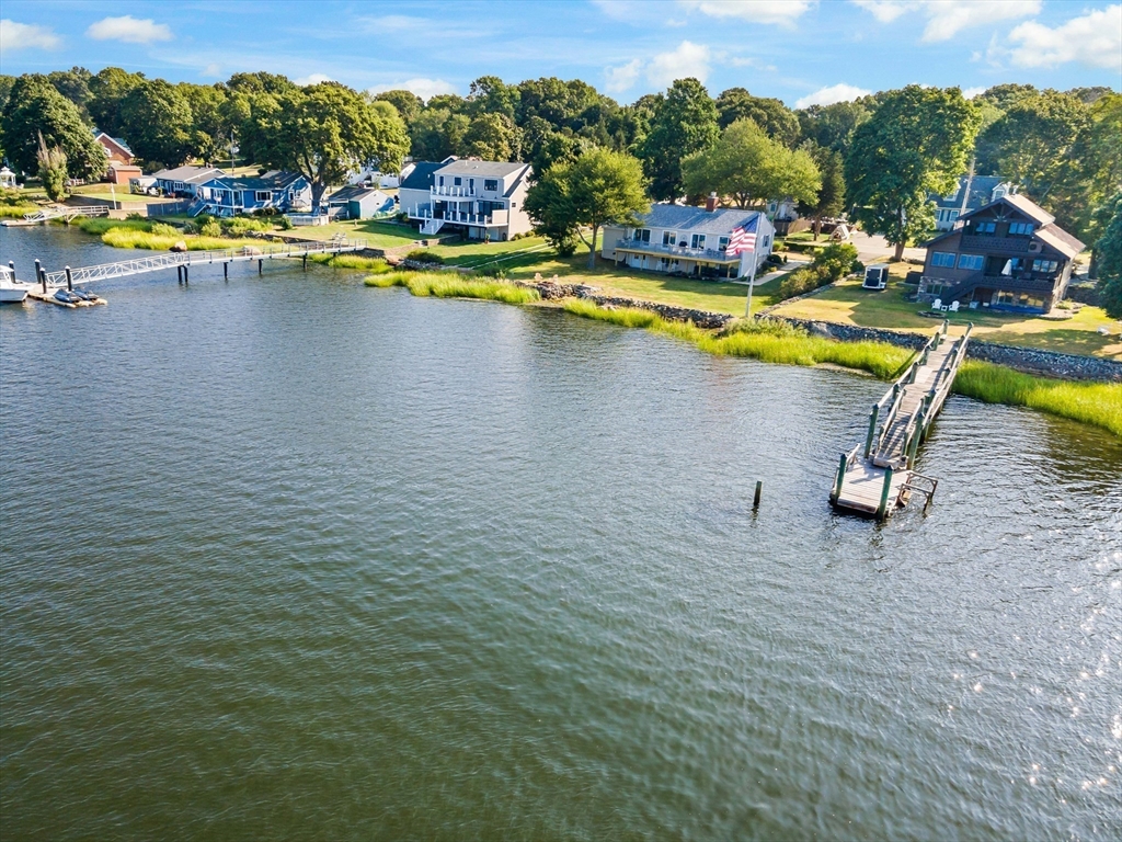 22 Riverside Dr