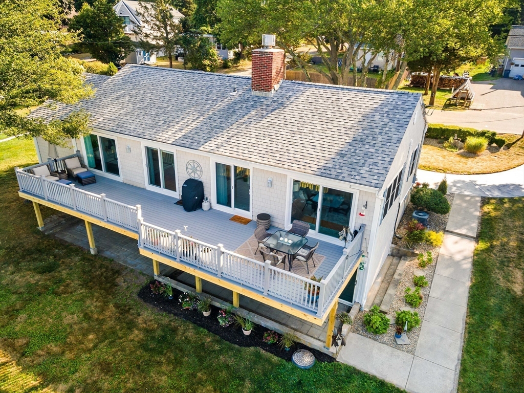 22 Riverside Dr