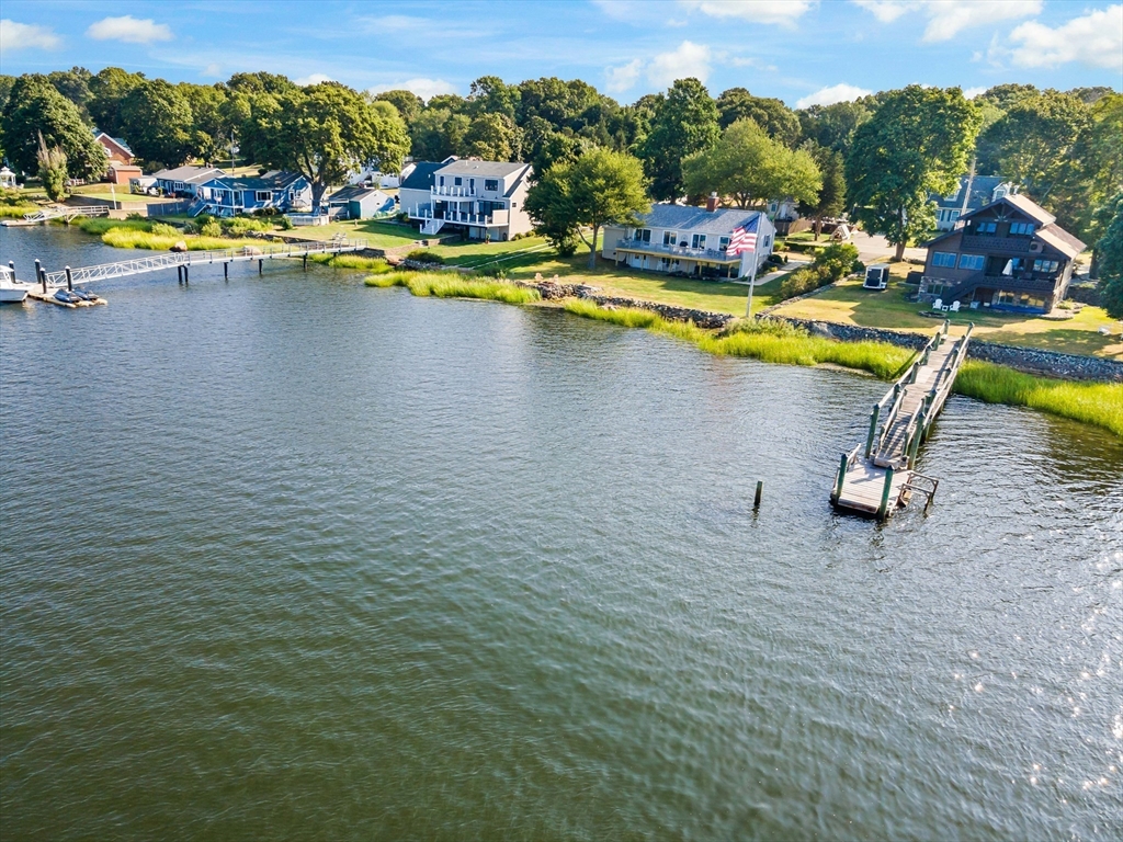 22 Riverside Dr