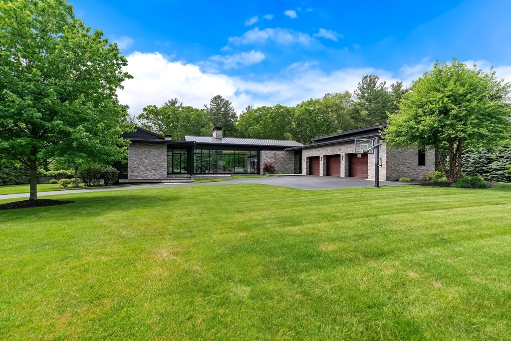 63 Sylvan Ln