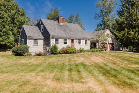 7 Swing Dr Berkley MA 02779