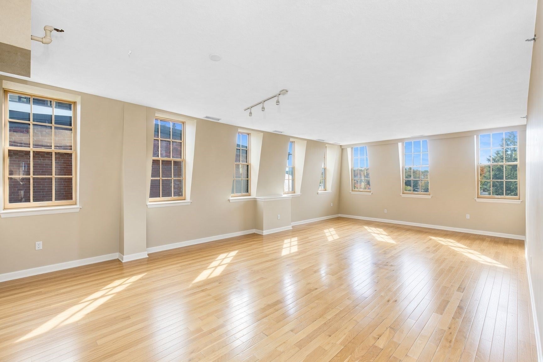19-23 Pleasant St #508, Newburyport, MA Photo #5
