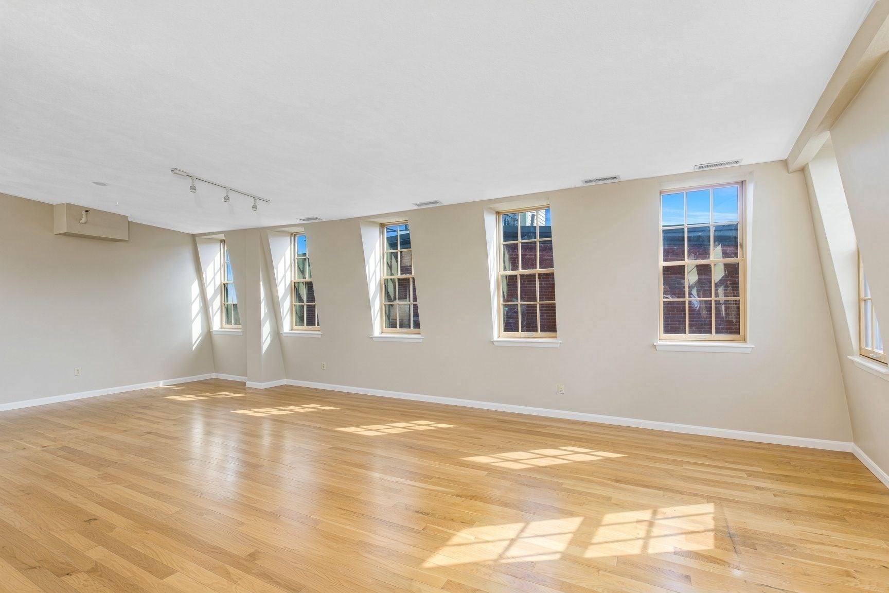 19-23 Pleasant St #508, Newburyport, MA Photo #4