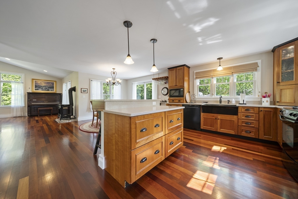 25 Brooks Rd