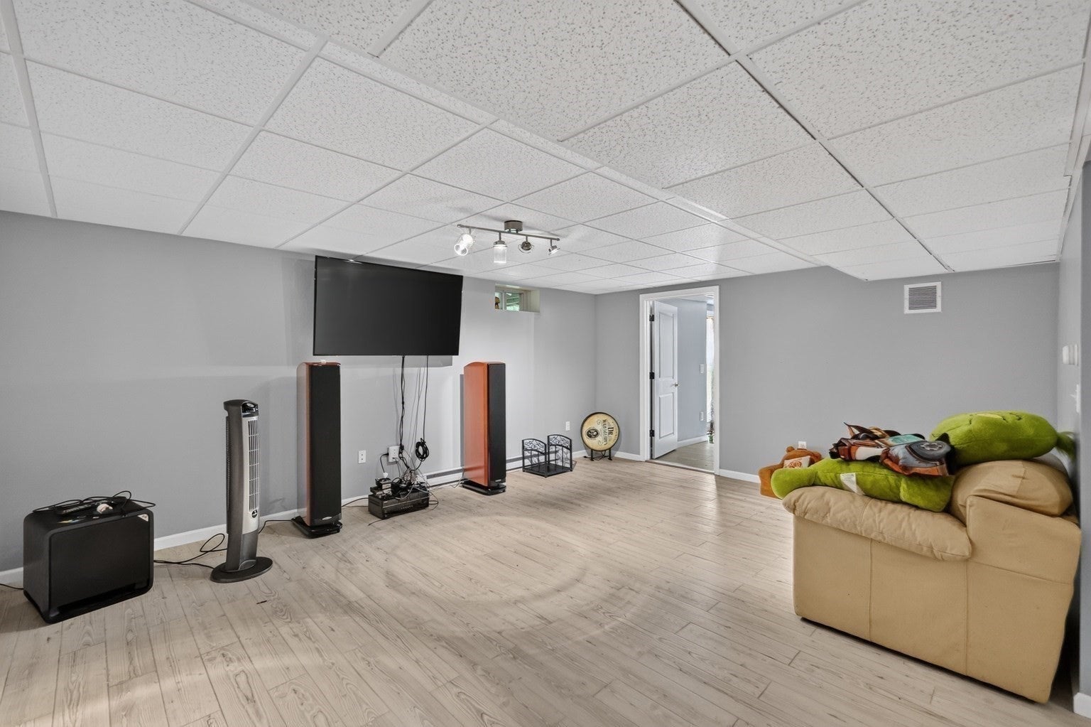 4 Iarussi Way, Medway, MA, 4 Iarussi Way, Medway, MA Photo #38