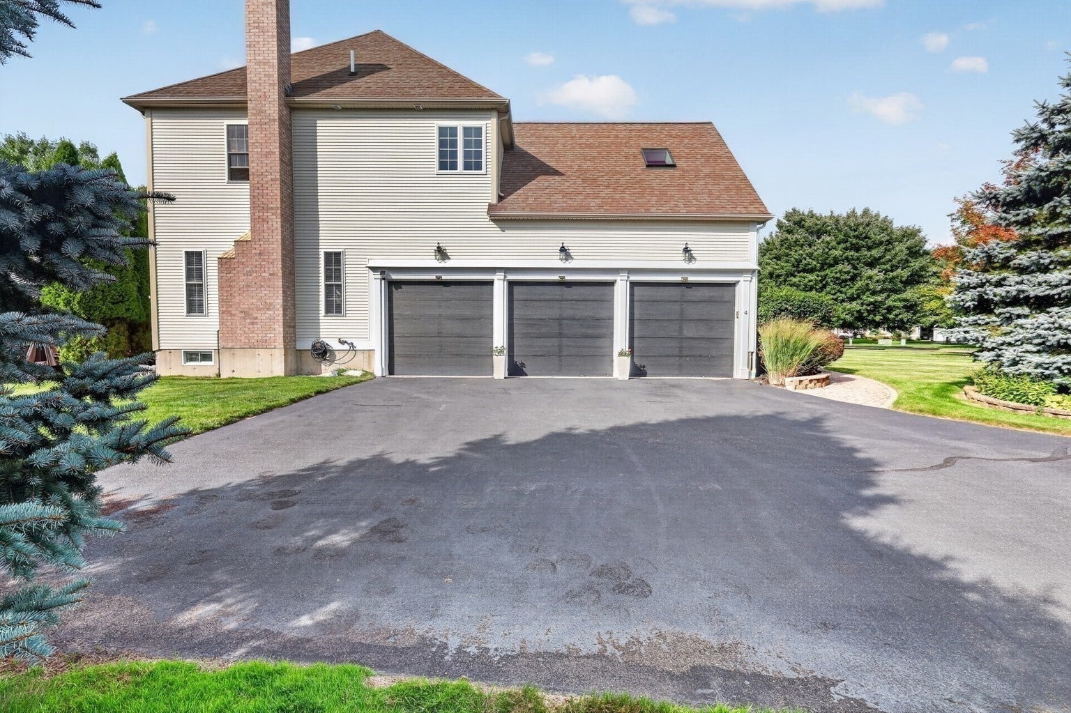 4 Iarussi Way, Medway, MA, 4 Iarussi Way, Medway, MA Photo #8