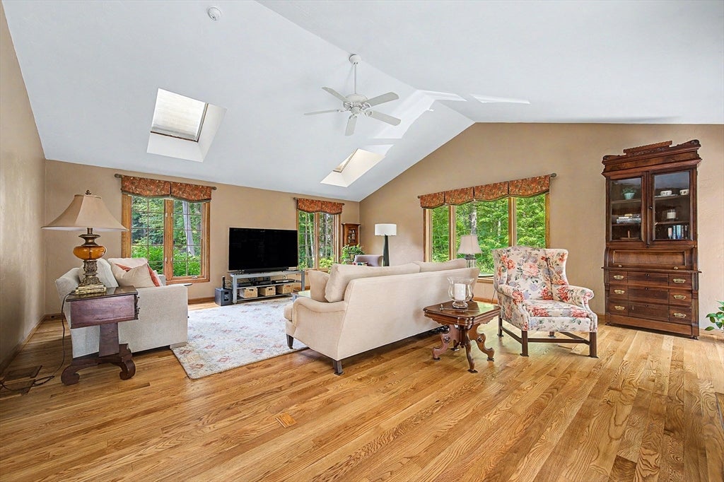 8 Erika Dr, Hopkinton, MA Photo #10