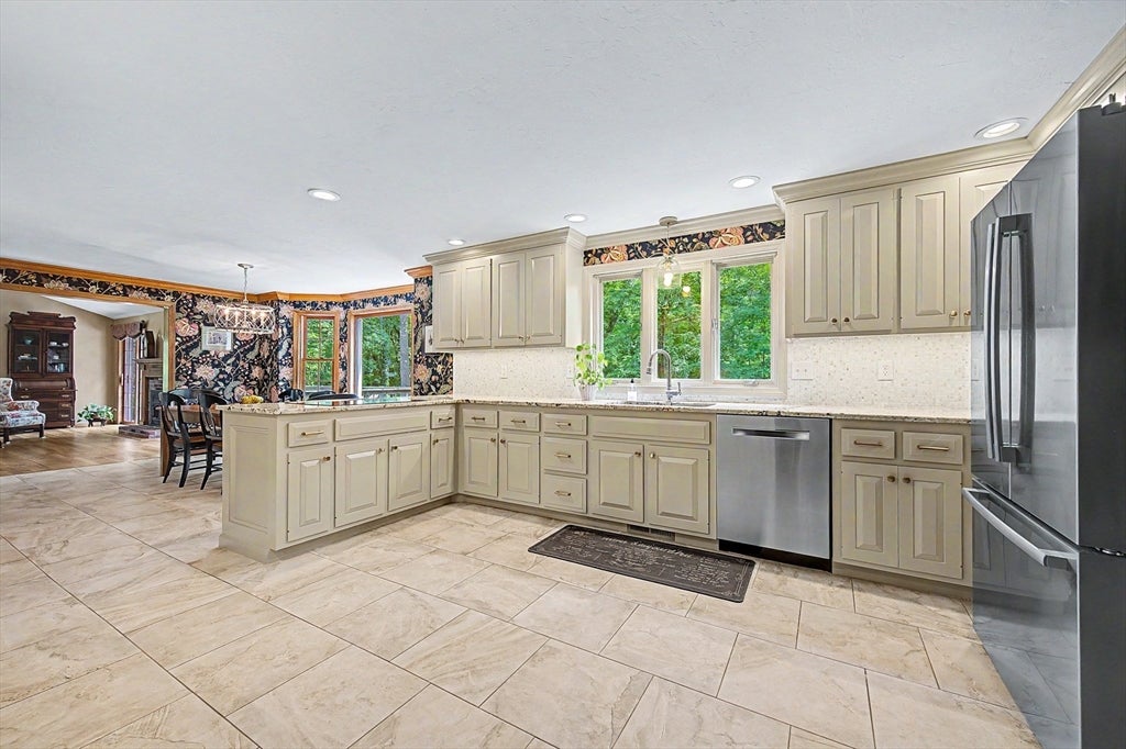 8 Erika Dr