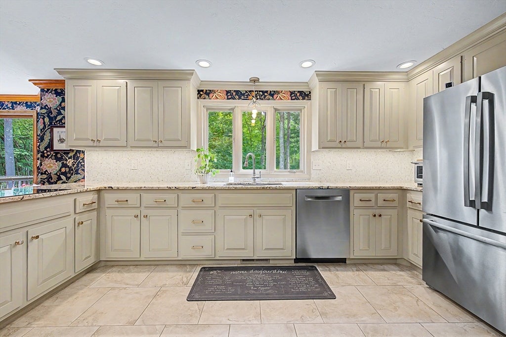 8 Erika Dr