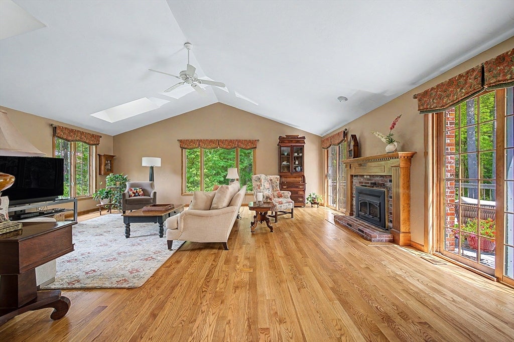8 Erika Dr, Hopkinton, MA Photo #11