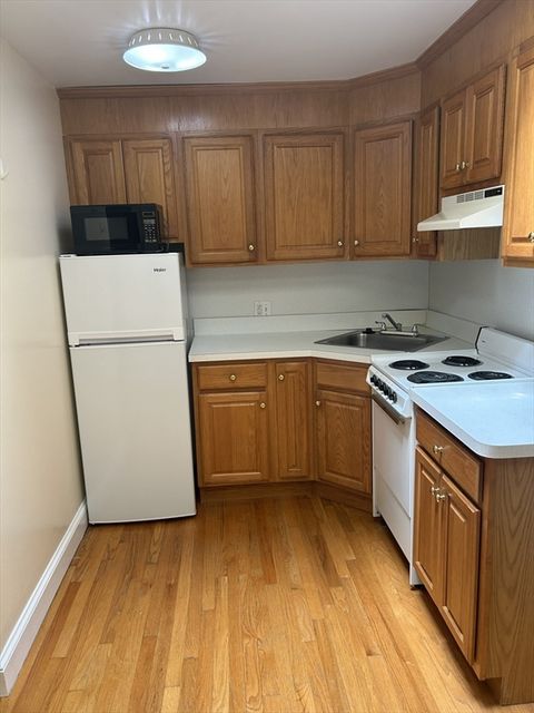 Photo of 2 Winchester Place #5, Winchester, MA 01890 (MLS # 73543351)
