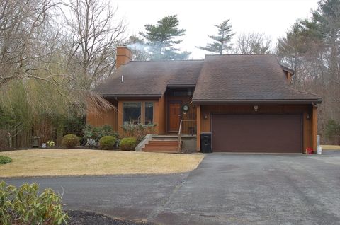 135 High Hill Rd Dartmouth MA 02747