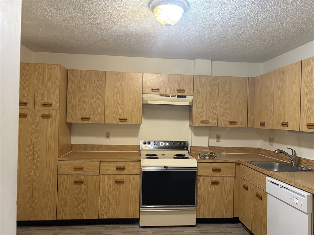 96 Old Colony Avenue #131, Taunton, MA, 96 Old Colony Avenue #131, Taunton, MA Photo #4