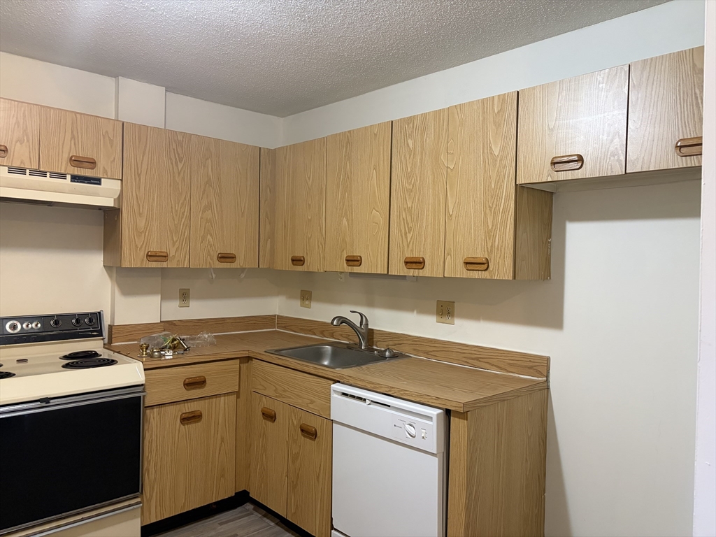 96 Old Colony Avenue #131, Taunton, MA, 96 Old Colony Avenue #131, Taunton, MA Photo #5