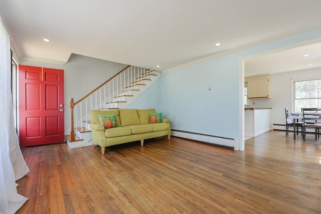 885 Sandwich Rd