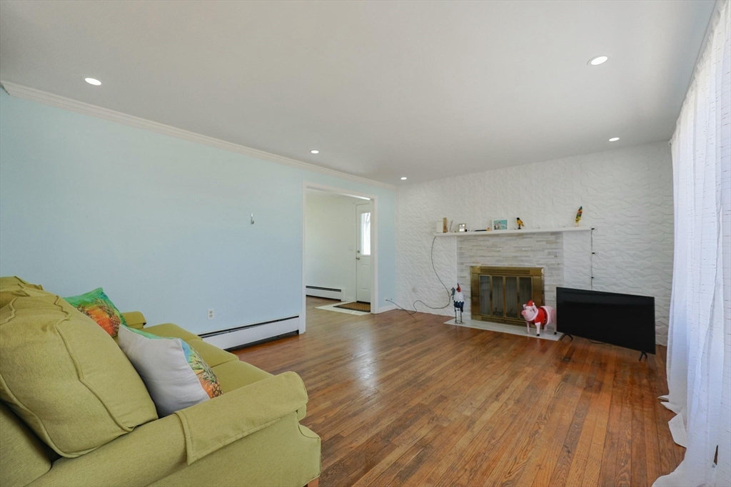 885 Sandwich Rd