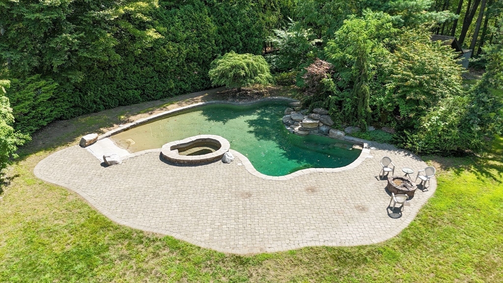 120 Woodcliff Dr