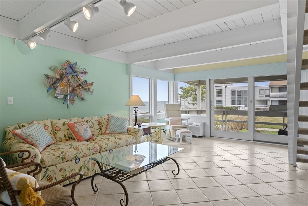 94 Shore Dr W 2109