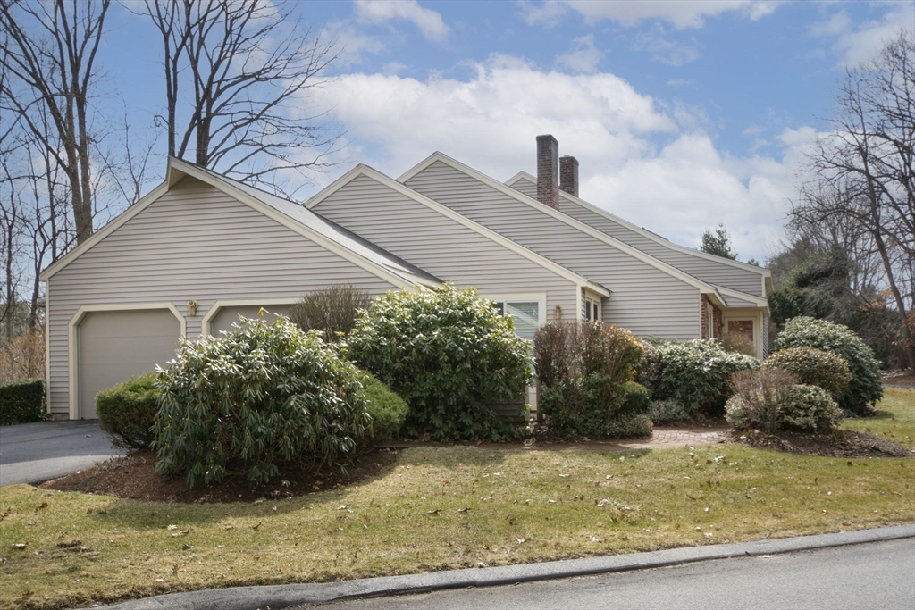 Shrewsbury, Massachusetts 01545, United States, 2 Bedrooms Bedrooms, ,2 BathroomsBathrooms,Residential,Contingent,90861