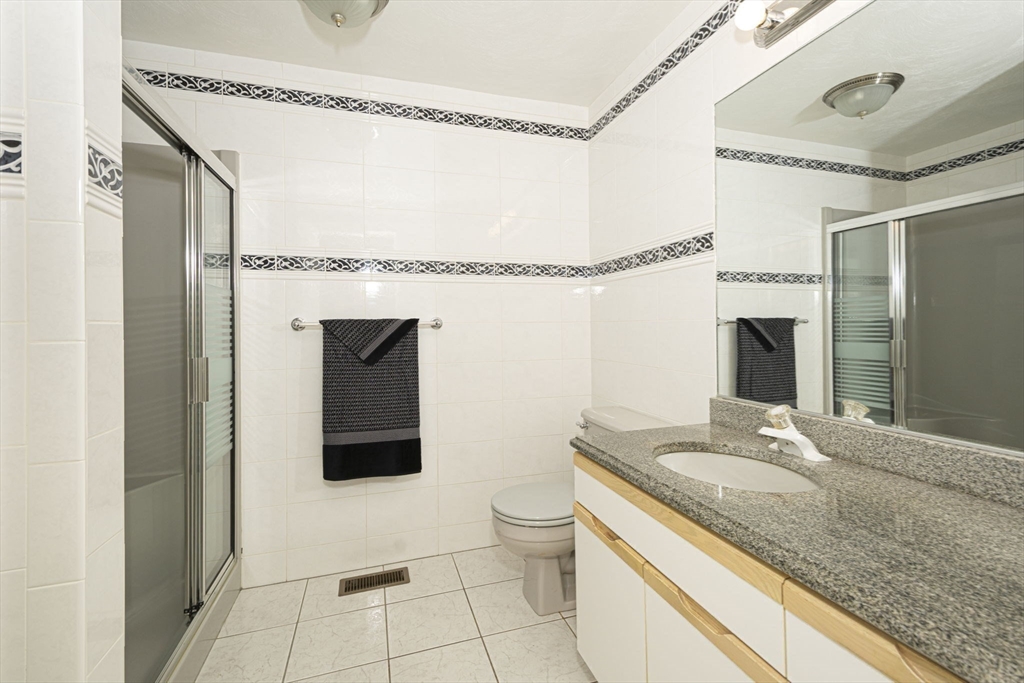 Shrewsbury, Massachusetts 01545, United States, 2 Bedrooms Bedrooms, ,2 BathroomsBathrooms,Residential,Contingent,90861