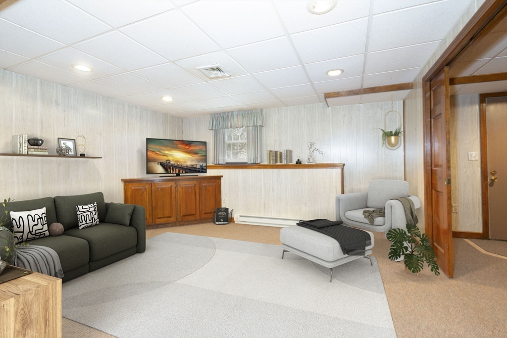 Shrewsbury, Massachusetts 01545, United States, 2 Bedrooms Bedrooms, ,2 BathroomsBathrooms,Residential,Contingent,90861