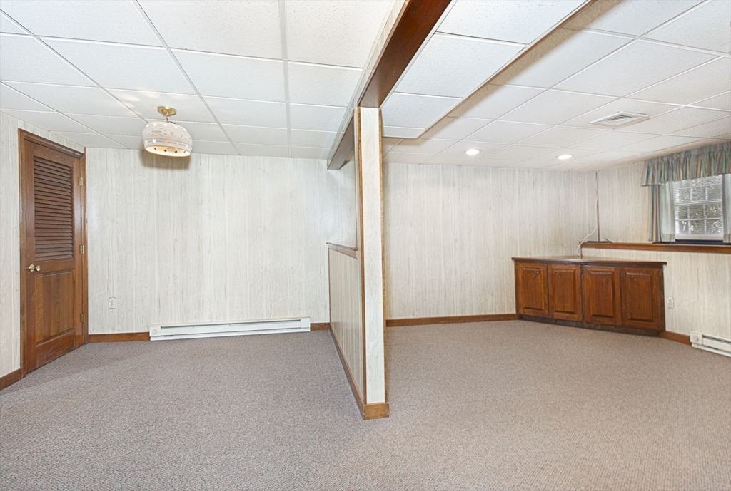 Shrewsbury, Massachusetts 01545, United States, 2 Bedrooms Bedrooms, ,2 BathroomsBathrooms,Residential,Contingent,90861