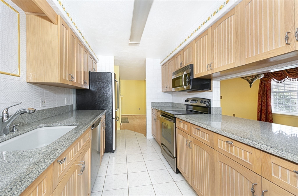 Shrewsbury, Massachusetts 01545, United States, 2 Bedrooms Bedrooms, ,2 BathroomsBathrooms,Residential,Contingent,90861