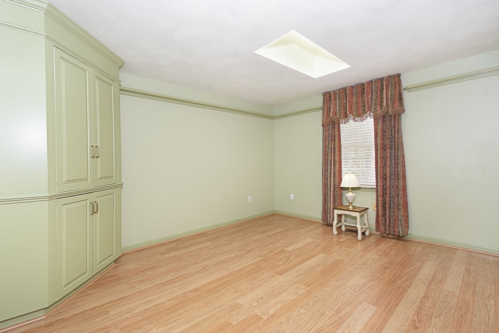 Shrewsbury, Massachusetts 01545, United States, 2 Bedrooms Bedrooms, ,2 BathroomsBathrooms,Residential,Contingent,90861
