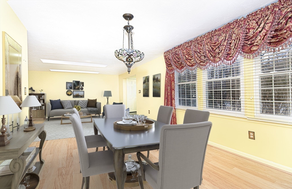 Shrewsbury, Massachusetts 01545, United States, 2 Bedrooms Bedrooms, ,2 BathroomsBathrooms,Residential,Contingent,90861