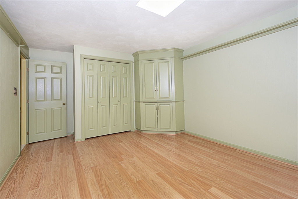 Shrewsbury, Massachusetts 01545, United States, 2 Bedrooms Bedrooms, ,2 BathroomsBathrooms,Residential,Contingent,90861