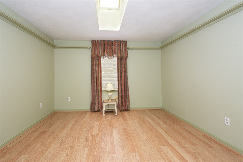 Shrewsbury, Massachusetts 01545, United States, 2 Bedrooms Bedrooms, ,2 BathroomsBathrooms,Residential,Contingent,90861