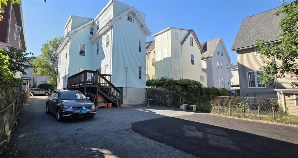 8 Sargent Ave