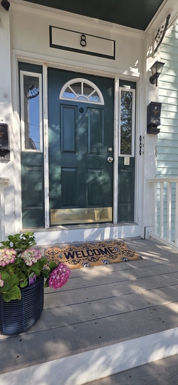8 Sargent Ave