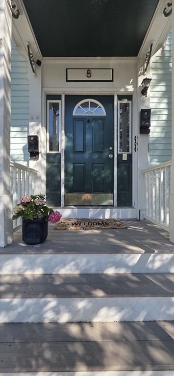 8 Sargent Ave