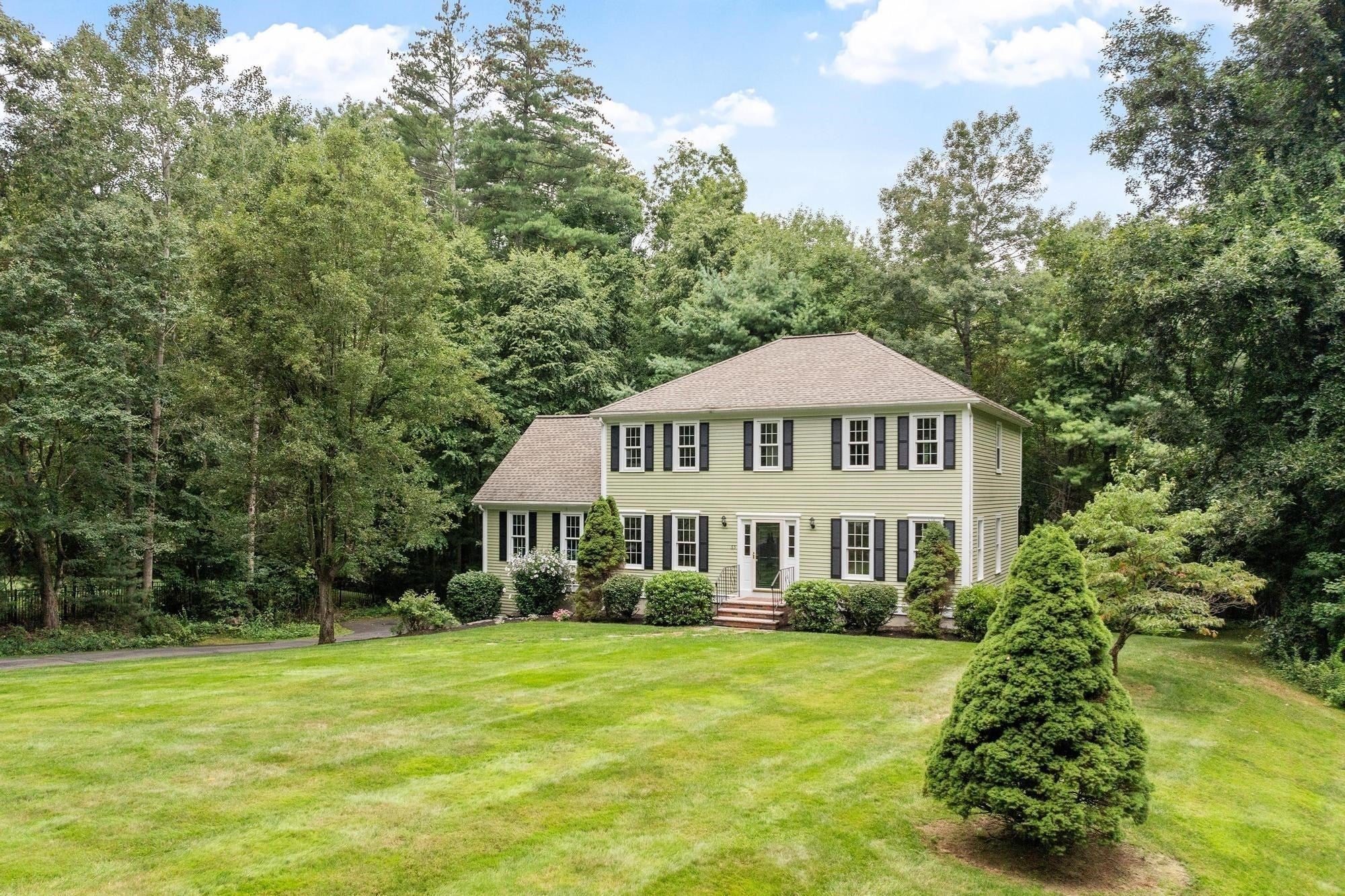 65 Whitney Ln