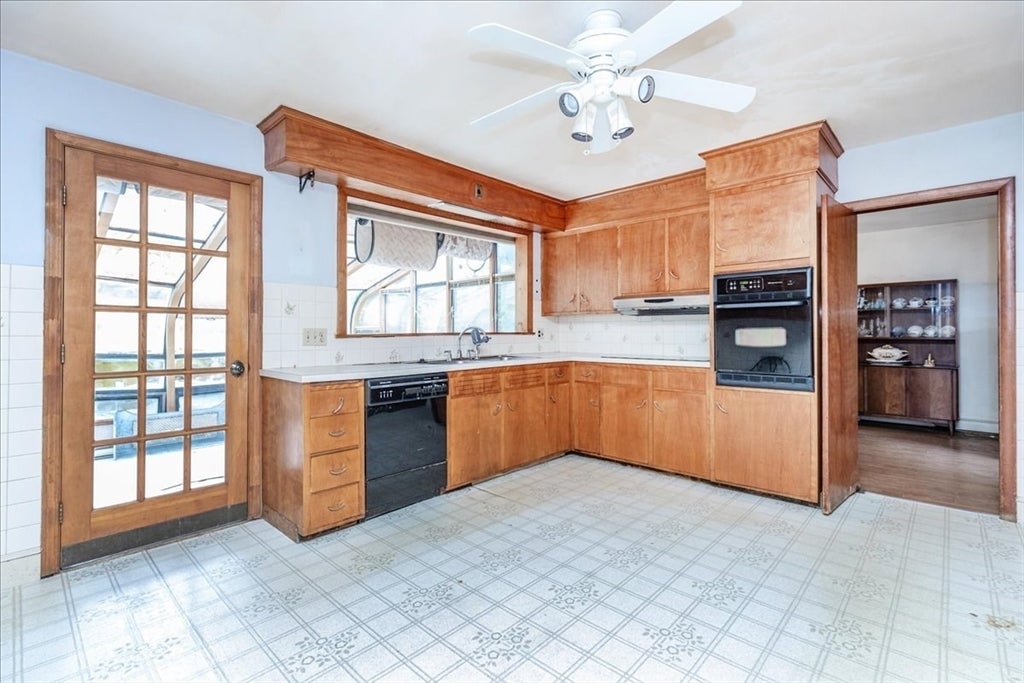 292 Oak St, Methuen, MA, 292 Oak St, Methuen, MA Photo #10
