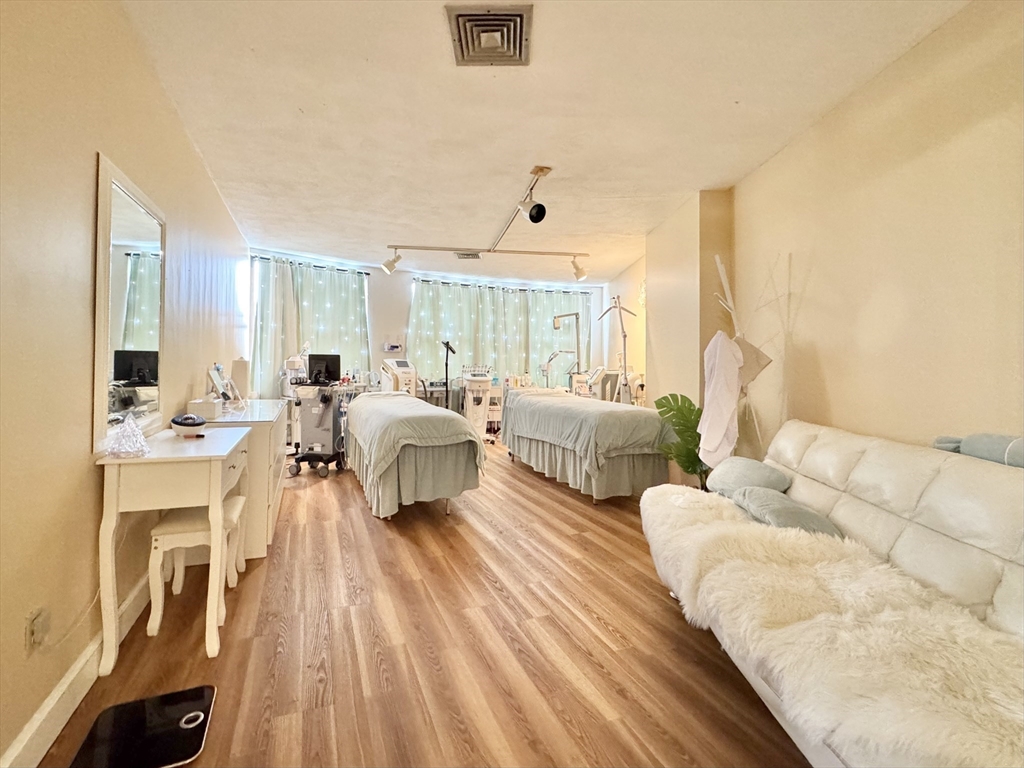 1 Pleasant St
