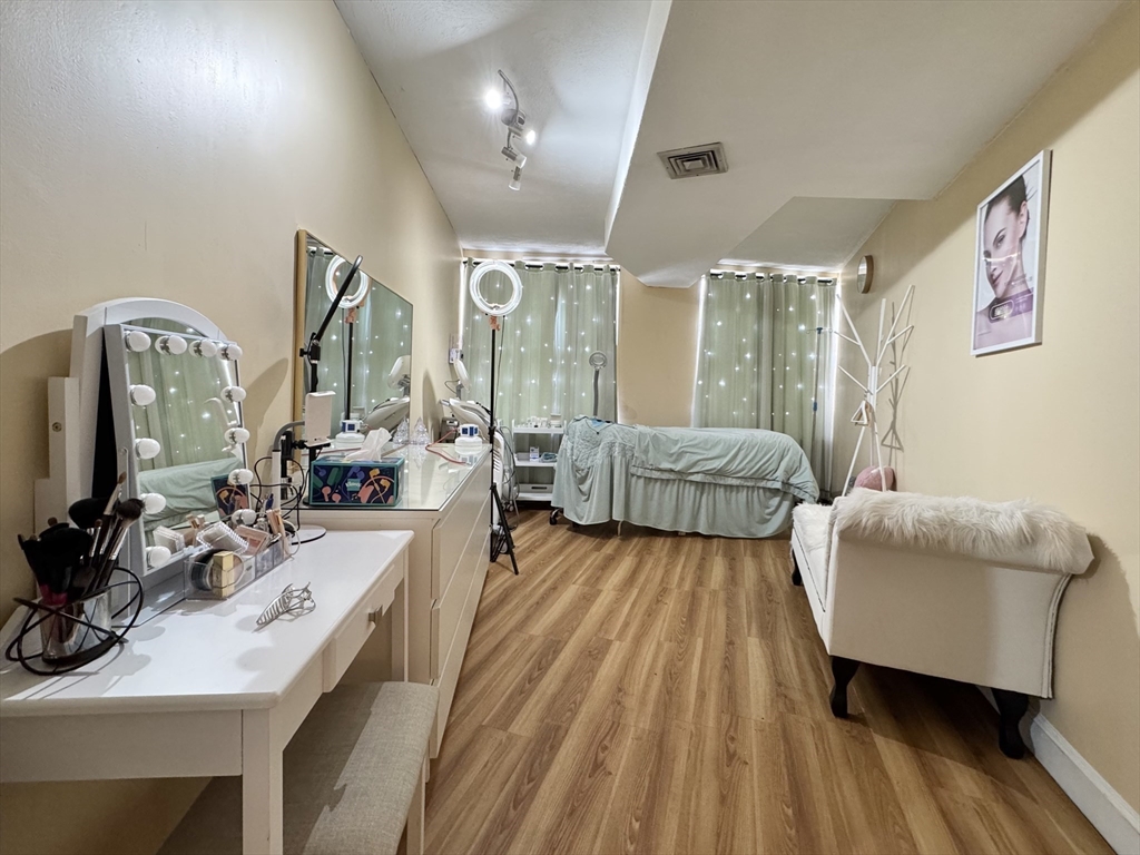 1 Pleasant St
