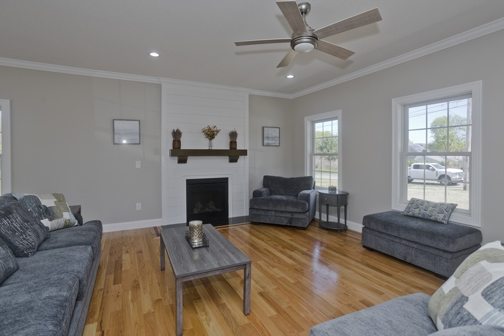 East Longmeadow, Massachusetts 01028, United States, 4 Bedrooms Bedrooms, ,3 BathroomsBathrooms,Residential,Active,128472