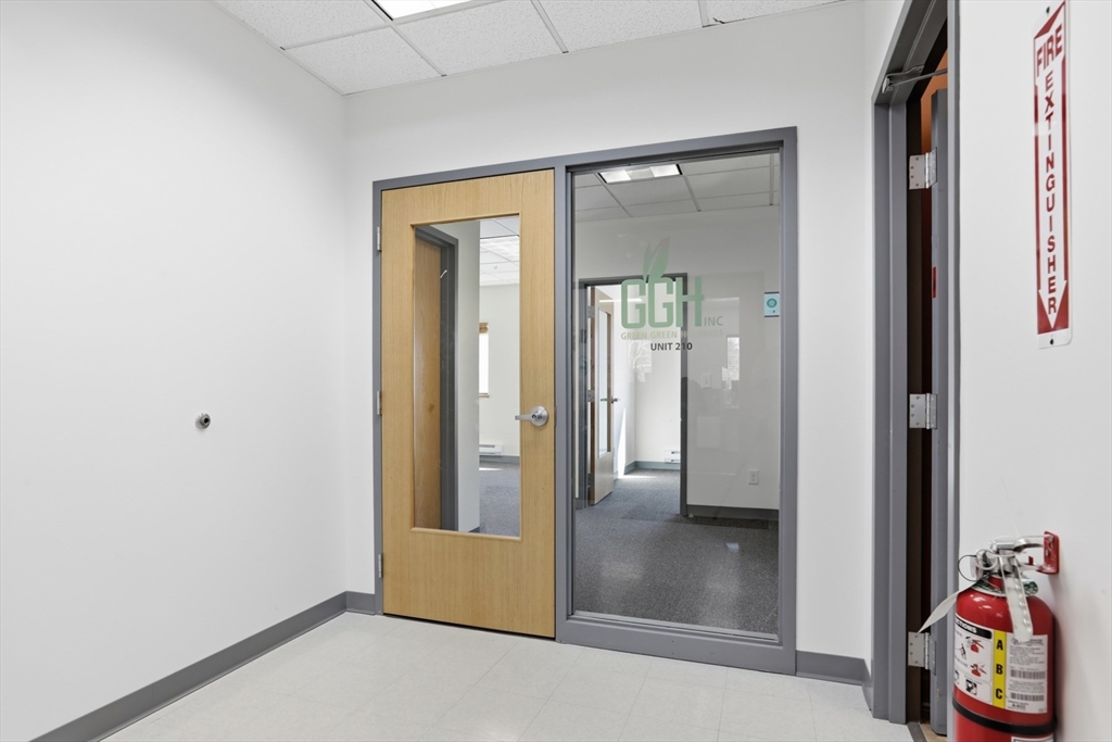 319 Newburyport Tpke 209-210