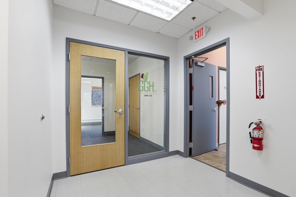 319 Newburyport Tpke 209-210