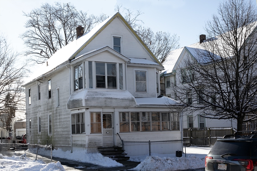 Springfield, Massachusetts 01104, United States, 4 Bedrooms Bedrooms, ,2 BathroomsBathrooms,Residential,Pending,6589