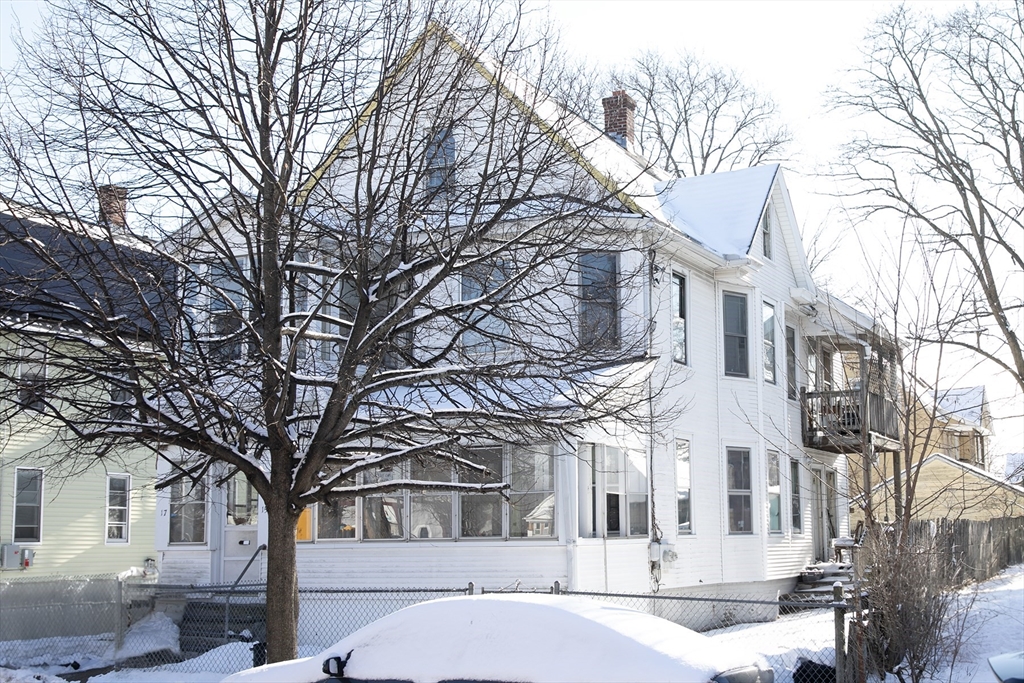 Springfield, Massachusetts 01104, United States, 4 Bedrooms Bedrooms, ,2 BathroomsBathrooms,Residential,Pending,6589