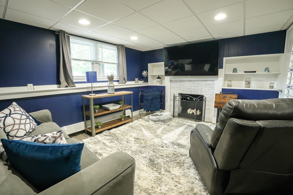 Pepperell, Massachusetts 01463, United States, 4 Bedrooms Bedrooms, ,2 BathroomsBathrooms,Residential,Active,173788