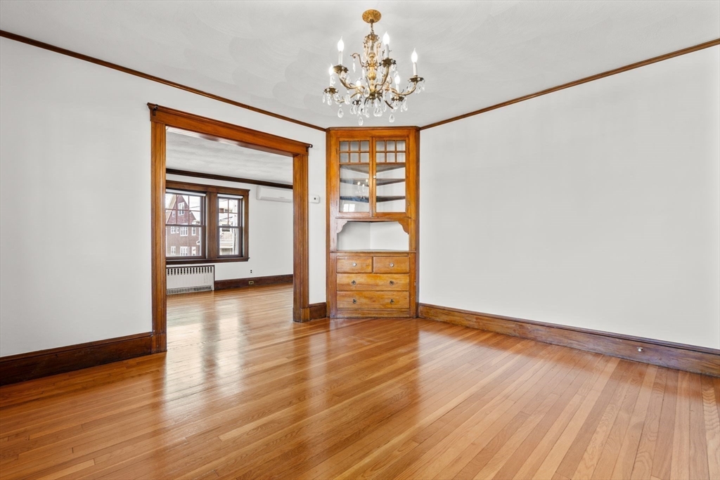 Watertown, Massachusetts 02472, United States, 5 Bedrooms Bedrooms, ,2 BathroomsBathrooms,Residential,Pending,115647