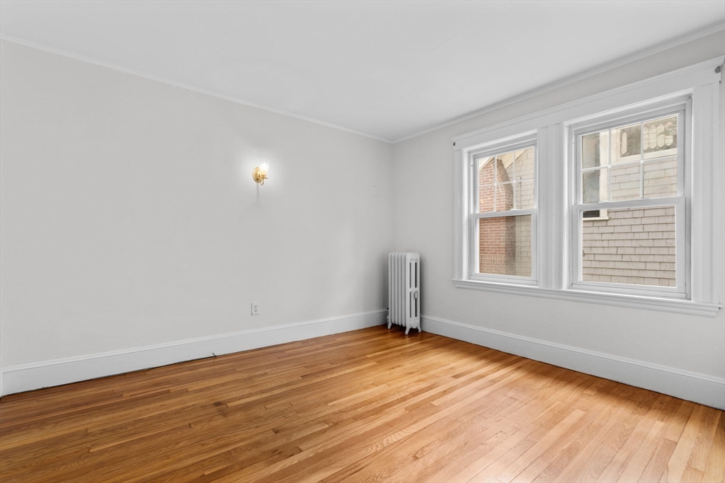 Watertown, Massachusetts 02472, United States, 5 Bedrooms Bedrooms, ,2 BathroomsBathrooms,Residential,Pending,115647